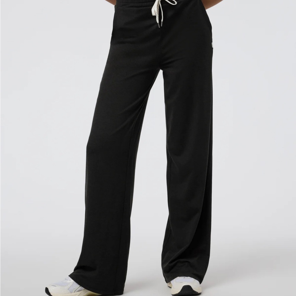 Vuori Women's Halo Black Wide-Leg Joggers